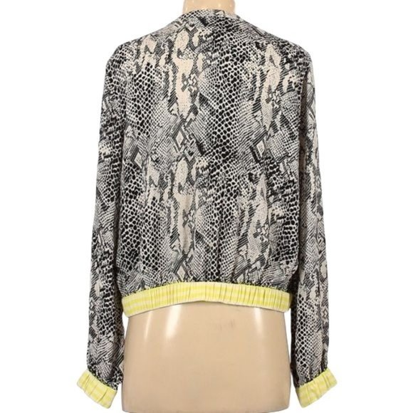 M by Marled Snake Print Hidden Button Blouse Cardigan Size Medium NWT - Picture 9 of 9